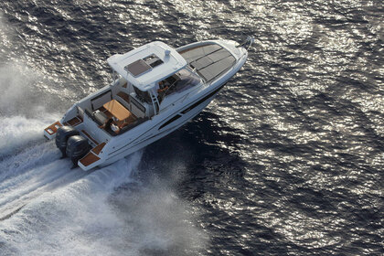 Hire Motorboat Jeanneau Cap Camarat 9.0 Wa Saint-Raphaël