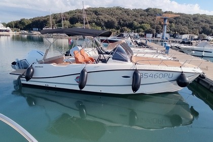 Location Bateau à moteur QUICKSILVER ACTIVE 755 SUNDECK MERCURY 250 V8 2024. Pula