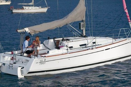 Rental Sailboat BENETEAU FIRST 30 La Rochelle