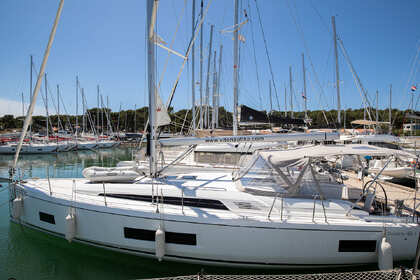 Miete Segelboot Bénéteau Oceanis 46.1 - 4 cab. Pomer