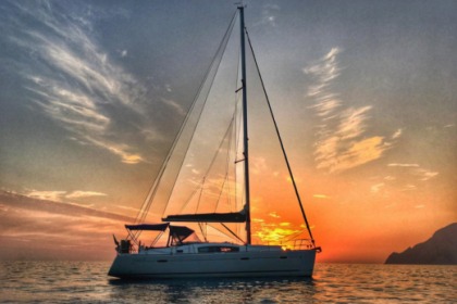 Hire Sailboat Beneteau Beneteau oceanis 40 La Spezia