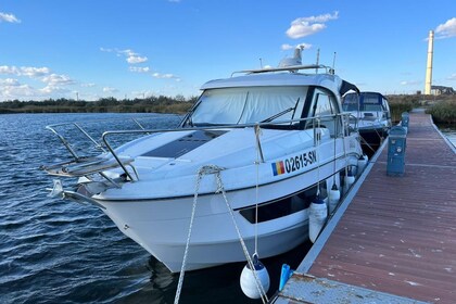 Charter Motorboat Bénéteau Antares 9 Pula