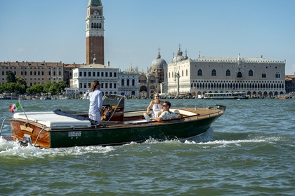 Hire Motorboat Crea Barena Venice