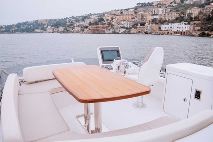 Noleggio Yacht a motore Azimut Magellano 53 fly Castellammare di Stabia