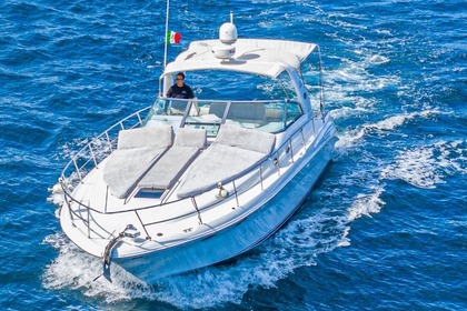 Hire Motorboat Sea Ray Sundancer La Paz