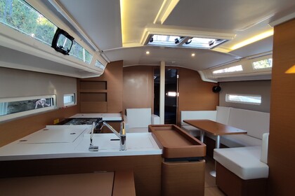 Чартер Парусная яхта Jeanneau Sun Odyssey 410 Фурнари