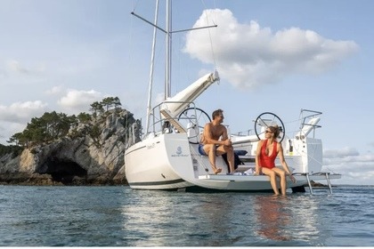 Rental Sailboat Beneteau Oceanis 37.1 Easy Liberté Arzon