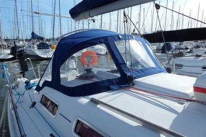 Charter Sailboat Dufour 325 GL La Trinité-sur-Mer