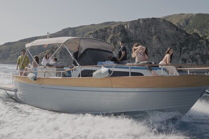 Hire Motorboat Modern Gozzo Positano Open Capri