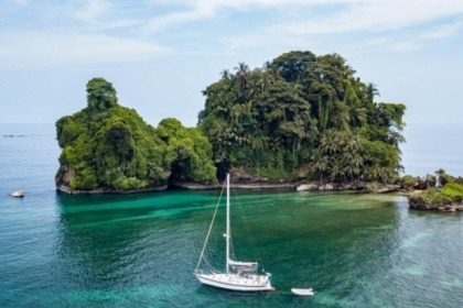 Alquiler Velero Endeavor Endeavor center cockpit E40 Provincia de Bocas del Toro