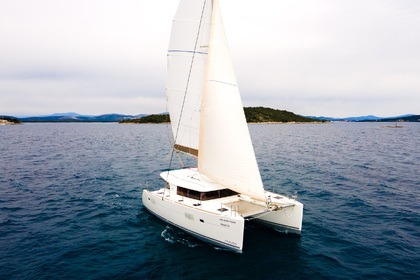 Rental Catamaran Lagoon-Bénéteau Lagoon 400 S2 - 4 + 2 cab. Šibenik