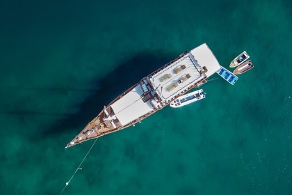 Charter Sailboat Bira Phinisi Komodo