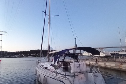 Hire Sailboat Bavaria 30 Cruiser Le Grau-du-Roi