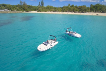 Чартер Моторная яхта Flyer FLYER 6.6 SUNDEK Ле Гозье