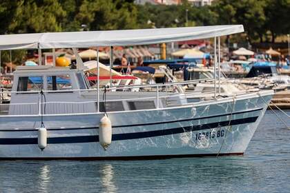 Hire Motorboat Croatian product Betina 9M Sveti Filip I Jakov