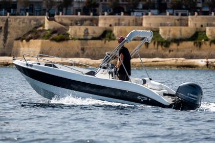 Ενοικίαση Μηχανοκίνητο σκάφος Trimarchi Enica 53 Σεντ Τζούλιανς