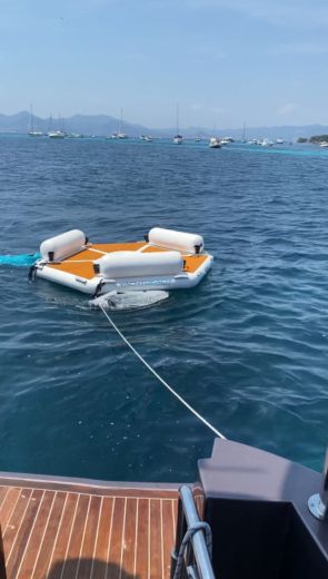 Cannes Motorboat Gulf Craft Oryx 46 Fly alt tag text