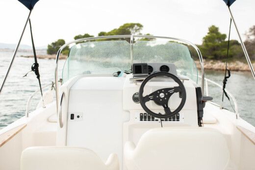 Sveti Filip I Jakov Motorboat SESSA MARINE KEY LARGO 22 alt tag text