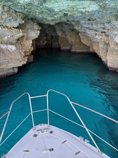 Malta Motorboat Sealine S28 alt tag text