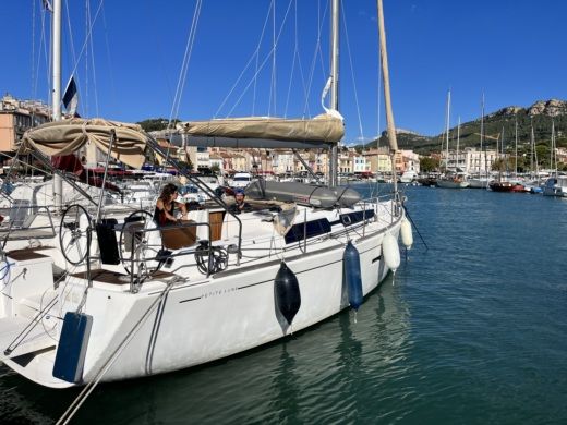 Марсель Sailboat DUFOUR 375 Grand large alt tag text