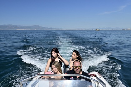 Noleggio Gommone Joker Boat clubman26 Cagliari