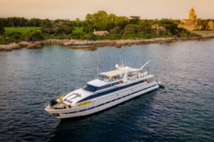 Rental Motor yacht Versilcraft 31 Cannes