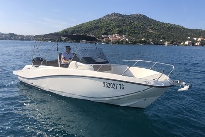 Noleggio Barca a motore QUICKSILVER 675 Activ open Trogir