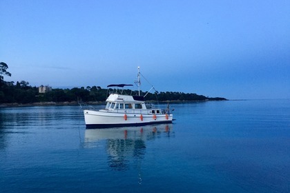 Hire Motorboat GRAND BANKS 36 CLASSIC Cannes