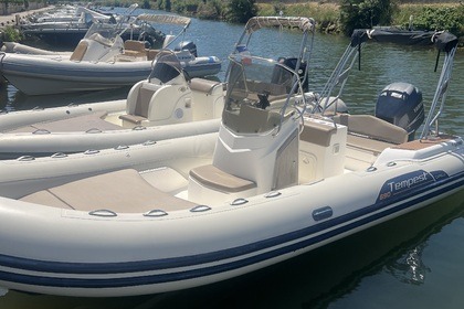 Miete RIB Capelli 690 tempes Hyères