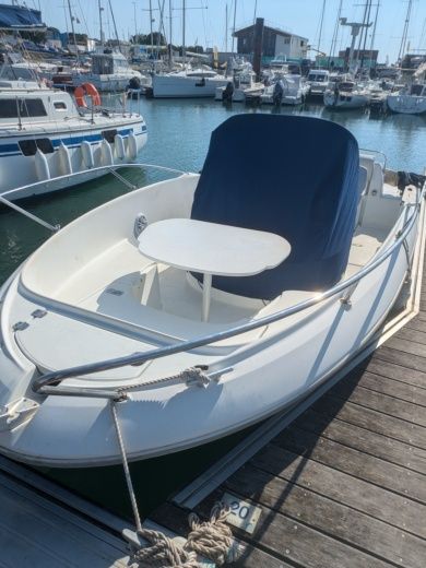 La Rochelle Motorboat Beneteau Flyer 6.5 alt tag text