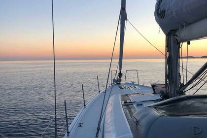 Noleggio Barca a vela BENETEAU OCEANIS 51.1 Laurio