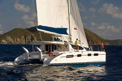 Hire Catamaran Rorbertson & Caine Leopard 46 with A/C Whitsunday Islands
