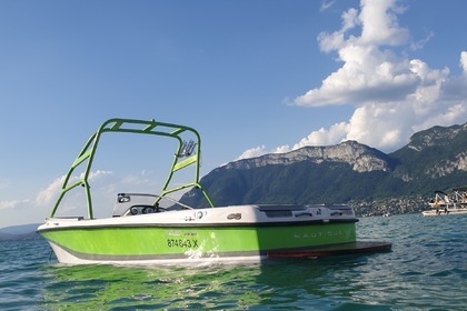 Verhuur Motorboot Correct Craft 206 Sévrier