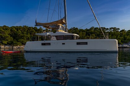 Charter Catamaran Lagoon Lagoon 52 Mykonos