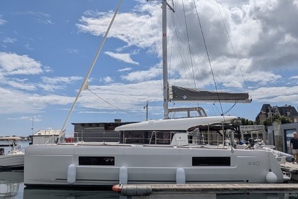 Charter Catamaran  LAGOON 40 - 3 Cabines Pointe-a-Pitre