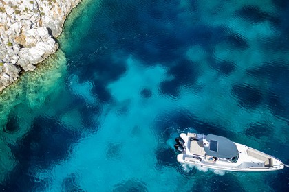 Rental Motorboat Axopar 28 T-Top Pilos