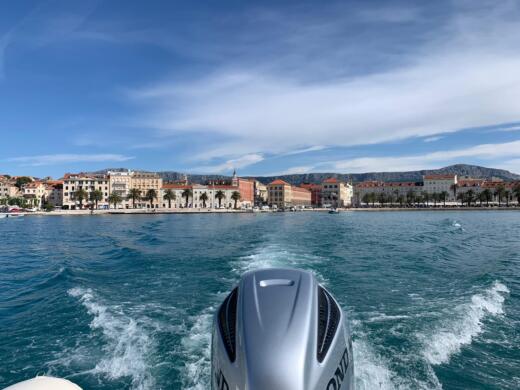 Split Motorboat Quicksilver 605 Activ Open alt tag text