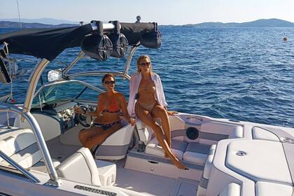 Charter Motorboat Correct Craft Super Air Nautique 210 Ouranoupoli