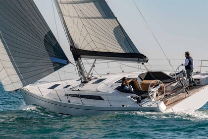 Verhuur Zeilboot Cantiere Del Pardo (Grand Soleil) Grand Soleil 44 Performance Pula