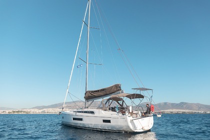 Charter Sailboat Beneteau Oceanis 40.1 Alimos