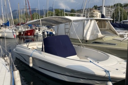 Hire Motorboat Jeanneau Cap Camarat Évian-les-Bains