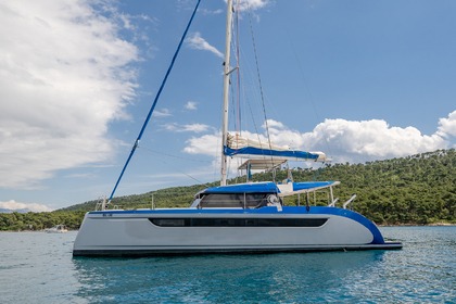 Hyra båt Katamaran Luna 49 Split