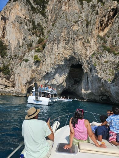 Positano Motorboat Cranchi Mediteranee 40 alt tag text