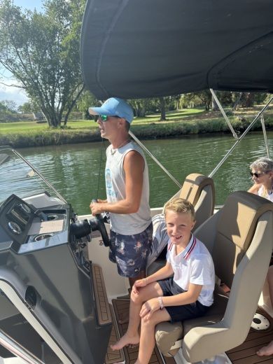 Mandelieu-La Napoule Motorboat Quicksilver Activ 755 Sundeck alt tag text