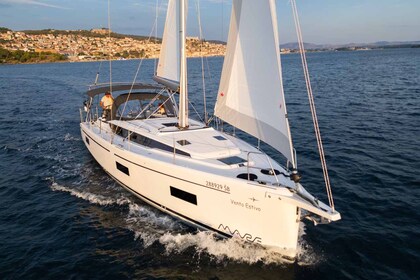 Charter Sailboat Bavaria Yachtbau Bavaria C42 Šibenik