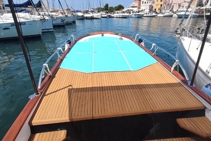 Hire Motorboat Mimì Classic 8,5 open a barra Procida