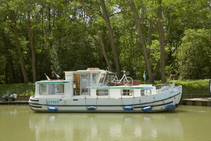 Charter Houseboat Pénichette Classique 935 W Lattes