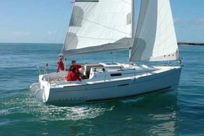 Charter Sailboat Beneteau First 25.7 Saint-Quay-Portrieux