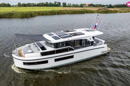 Charter Houseboat Delphia 11 Makkum