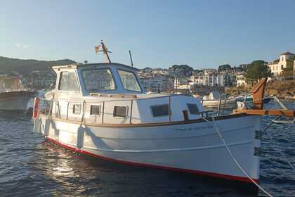 Hire Motorboat Menorquin Conquistador 43 Cadaqués